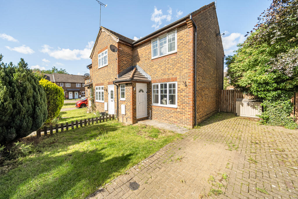 Main image of property: Dunsford Close, Swindon, SN1 4PW