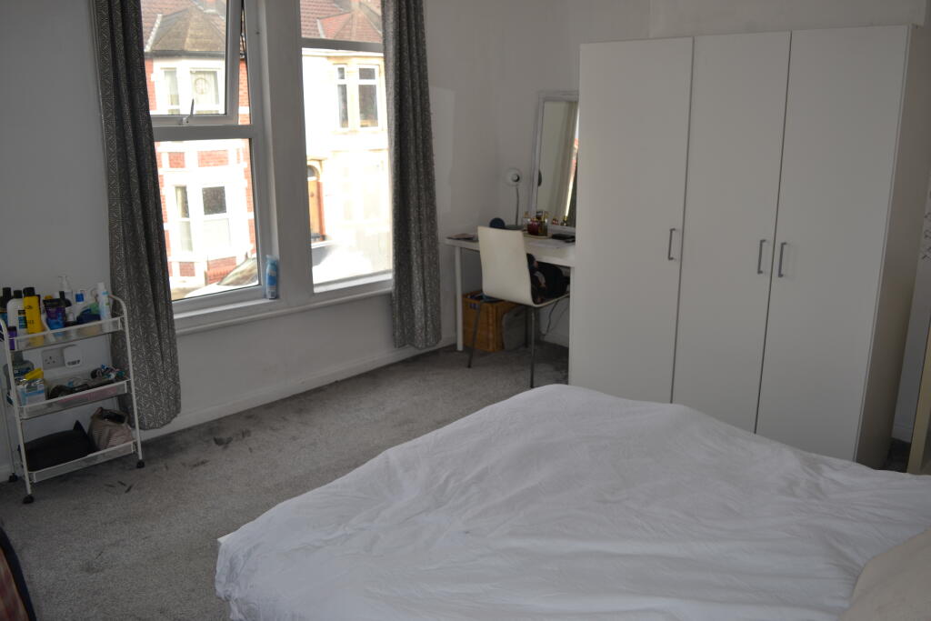4 bedroom end of terrace house for rent