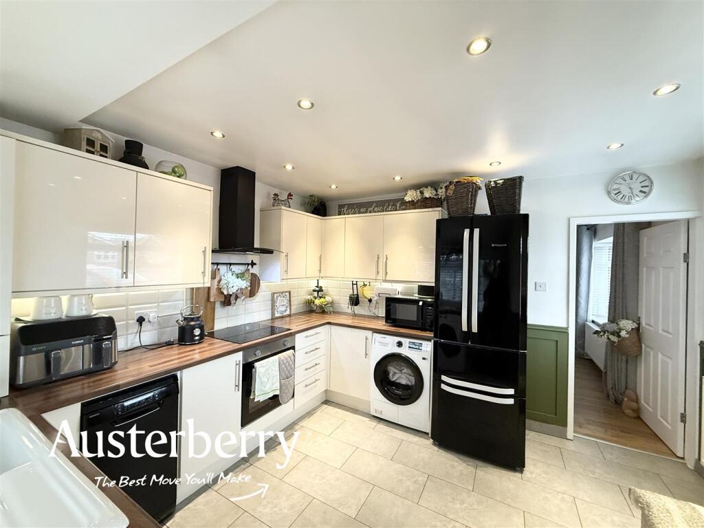 House in Stoke-on-Trent - View 4