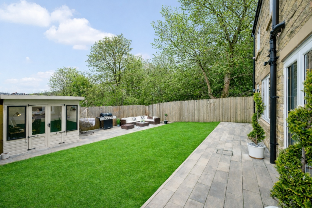 Hadfield Drive, Chinley Village, High Peak VIEWING RECOMMENDED photo 4