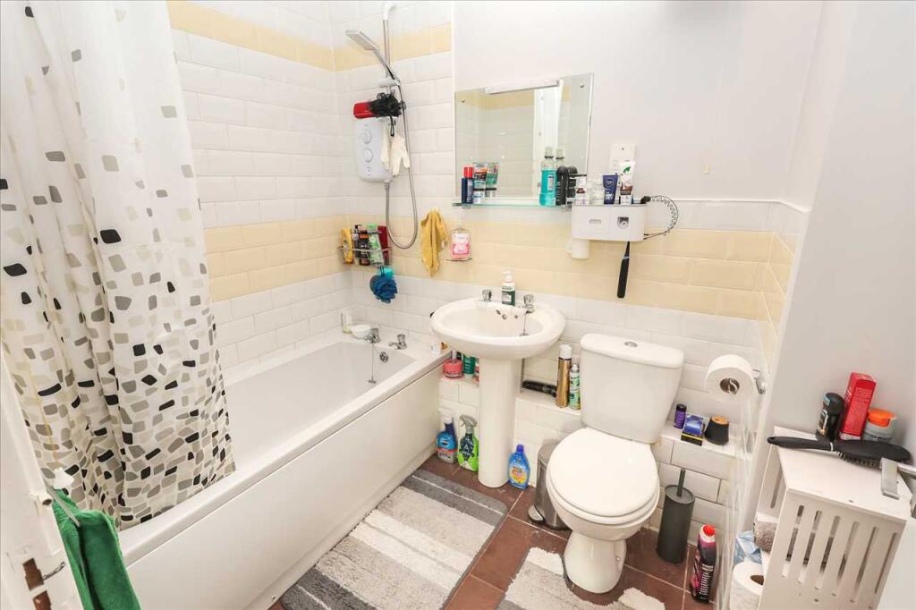 Apartment in Slough - View 5