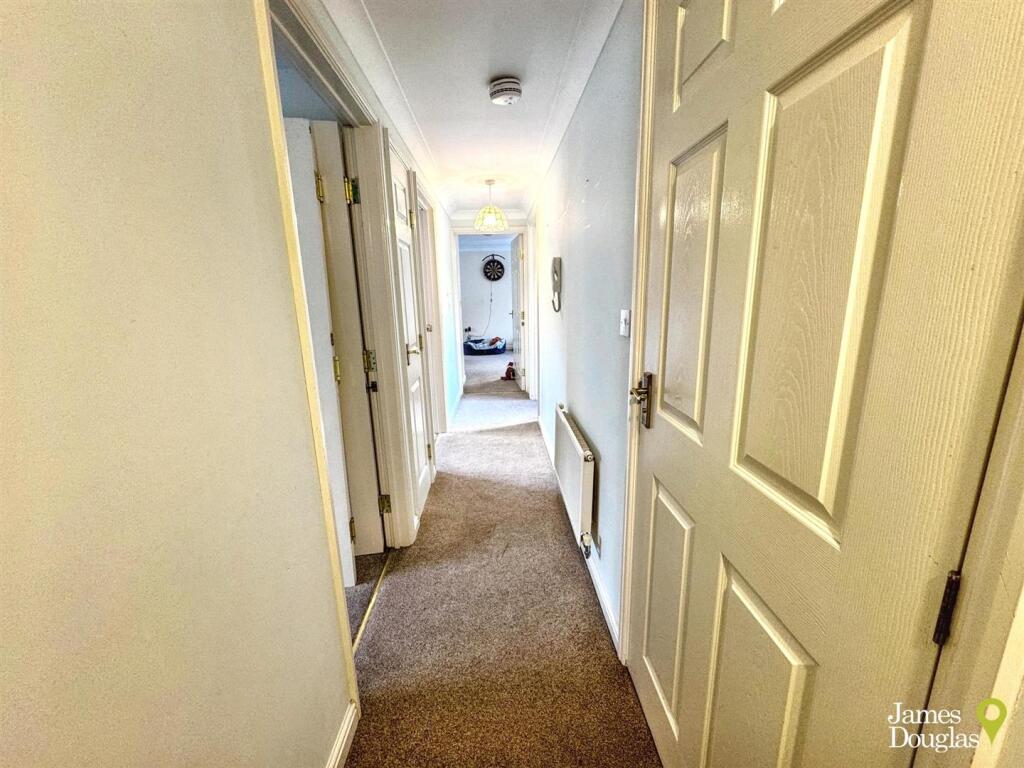 Apartment in Newport - More