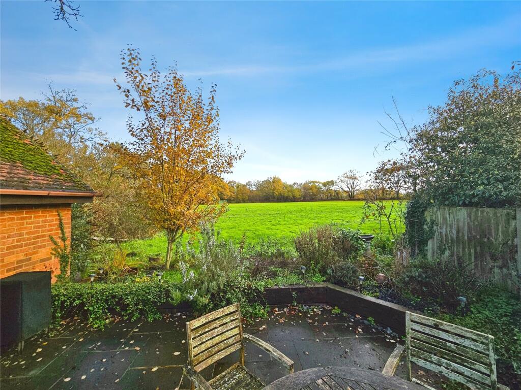 House in Hart, Winchfield - View 5