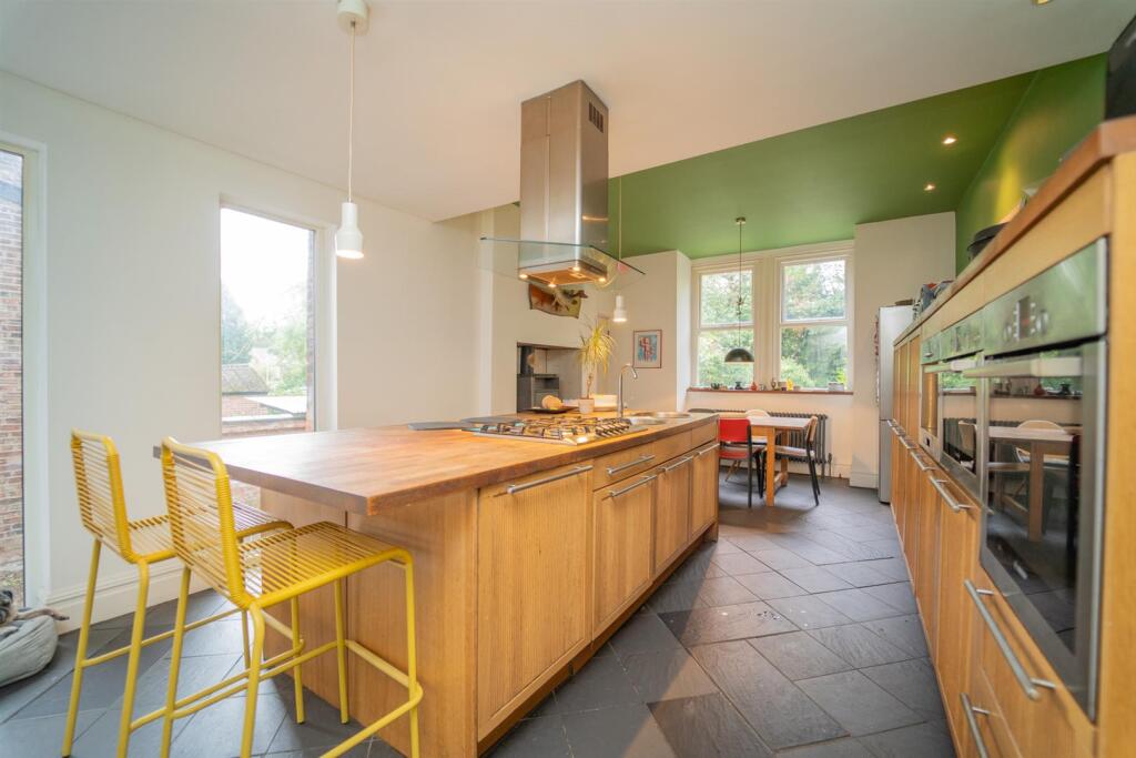 Wellington Road, Whalley Range photo 3
