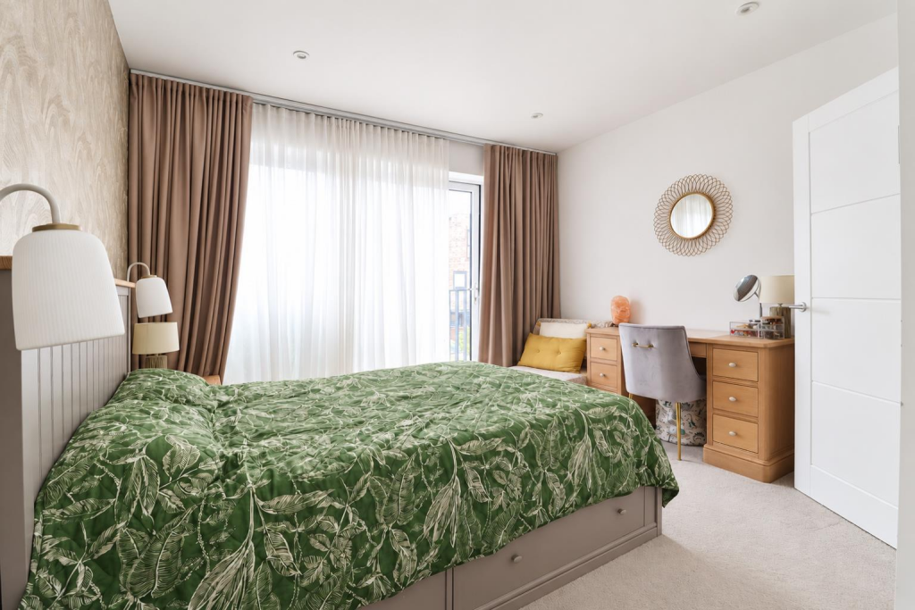House in Dartford - More