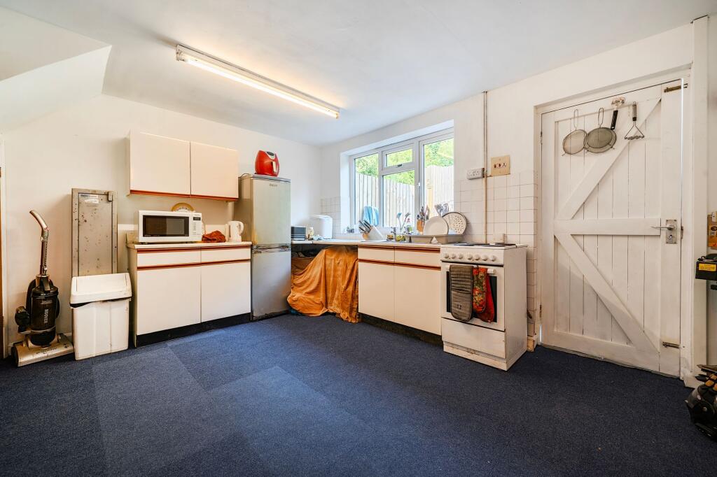Bleaswood Road, Oxenholme, LA9 photo 4