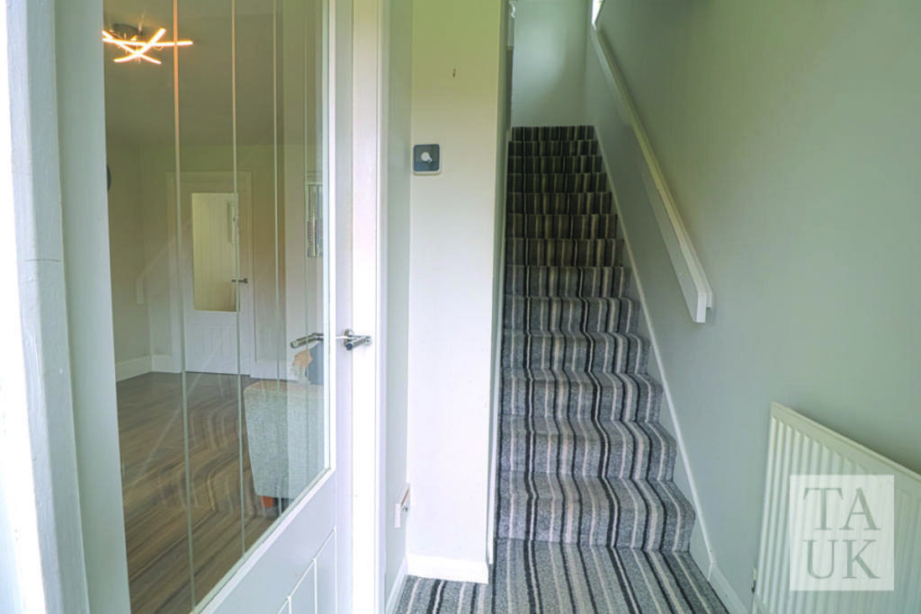 House in Tameside, Fairfield - View 2