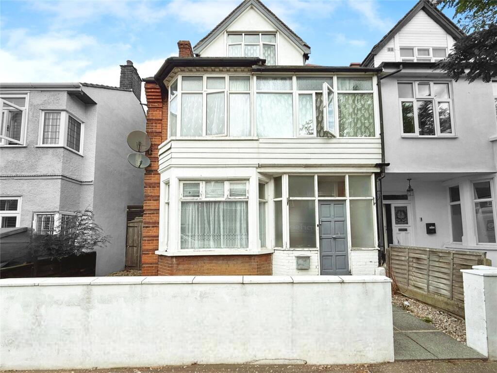 4-bed semi-detached on Westborough Road, Westcliff-on-Sea, Essex, £449,000