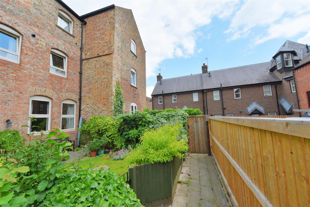 Main image of property: Granary Court, York
