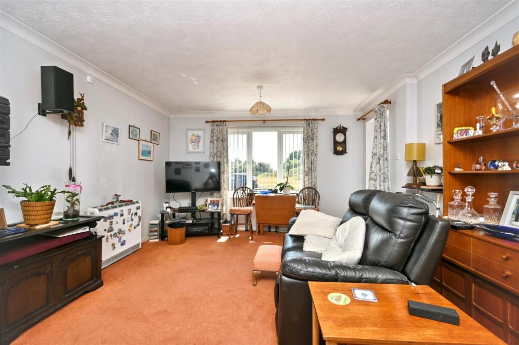 Apartment in Eastbourne, East Sussex - View 5