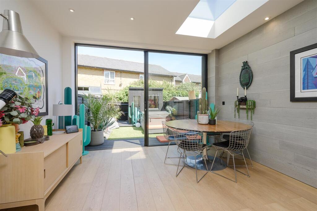 House in London - View 5