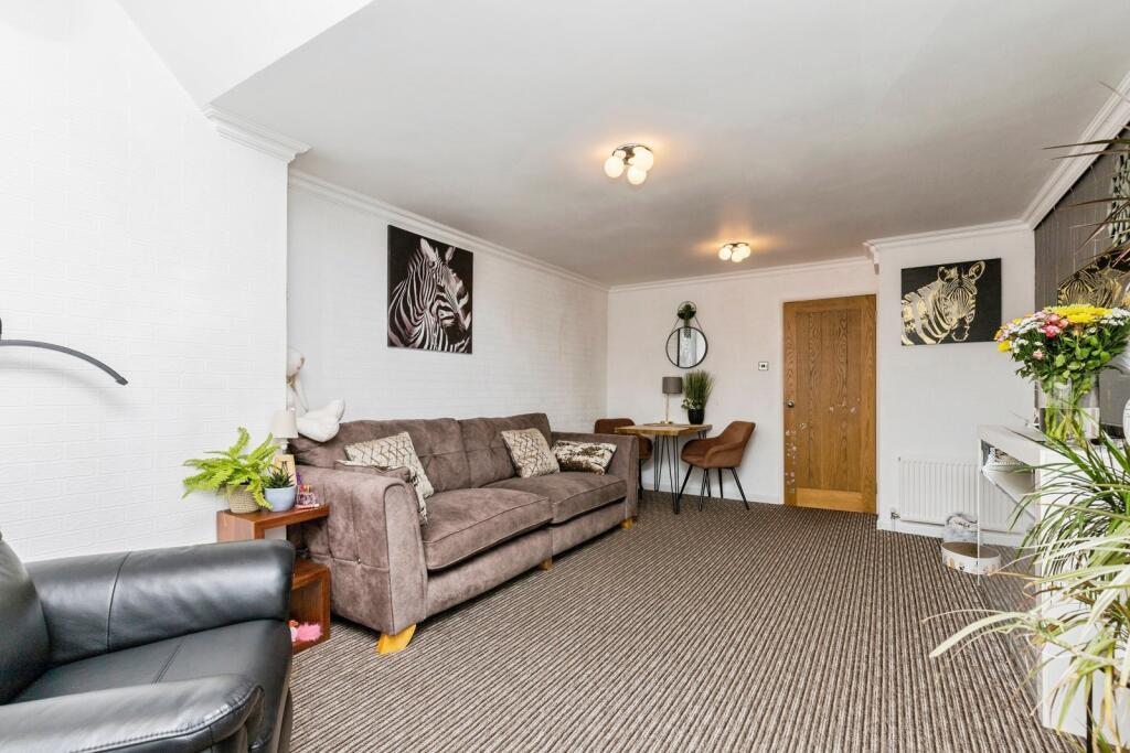 House in Crawley, Broadfield - More