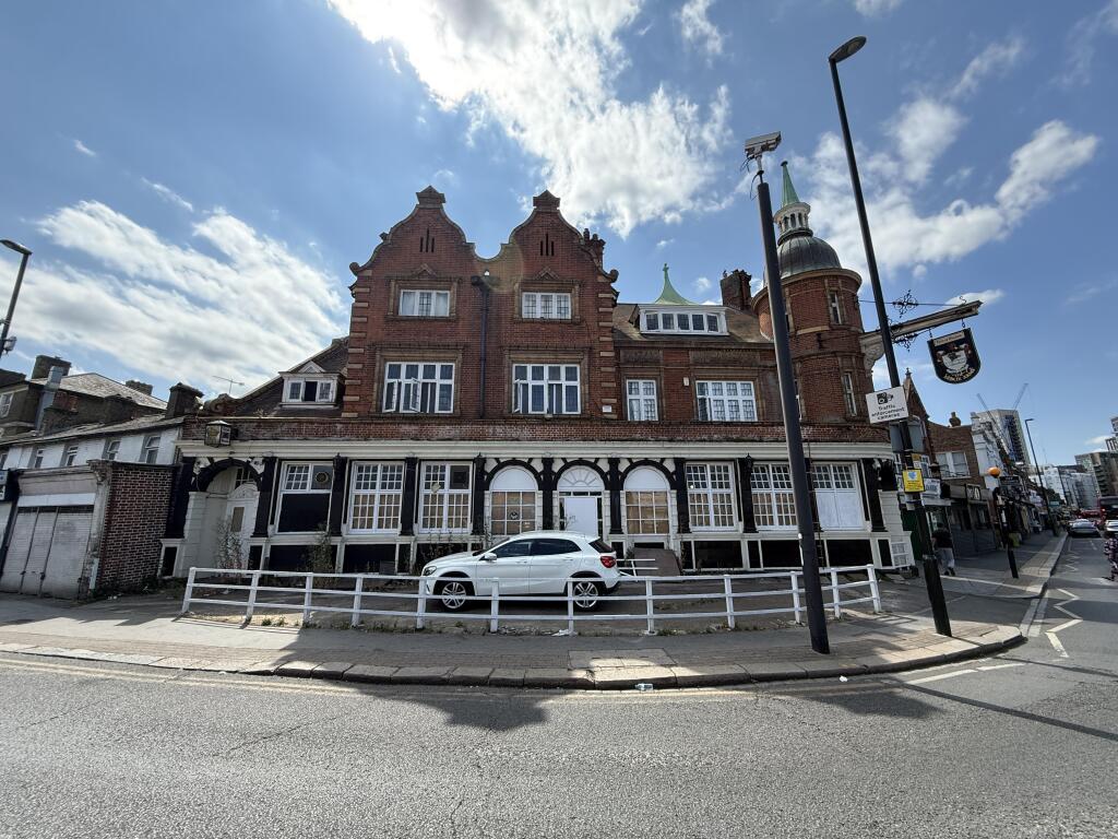 Apartment in Croydon - More