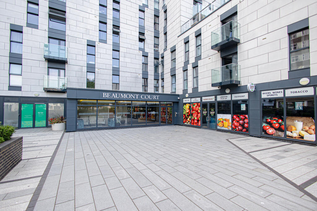 2-bed flat on 61-71 Victoria Avenue, Southend-on-sea, SS2, £215,000