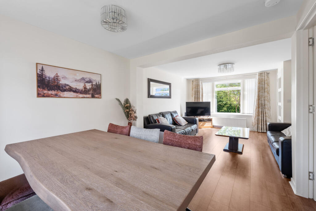 House in Glasgow, Southpark Village, Darnley - View 4