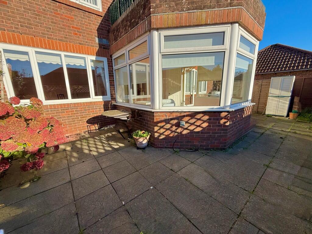 The Leas, Rustington photo 4