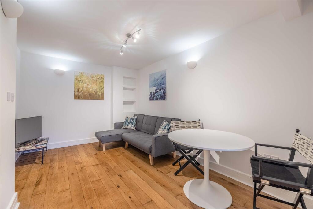 Dedworth Road, Windsor - View 3