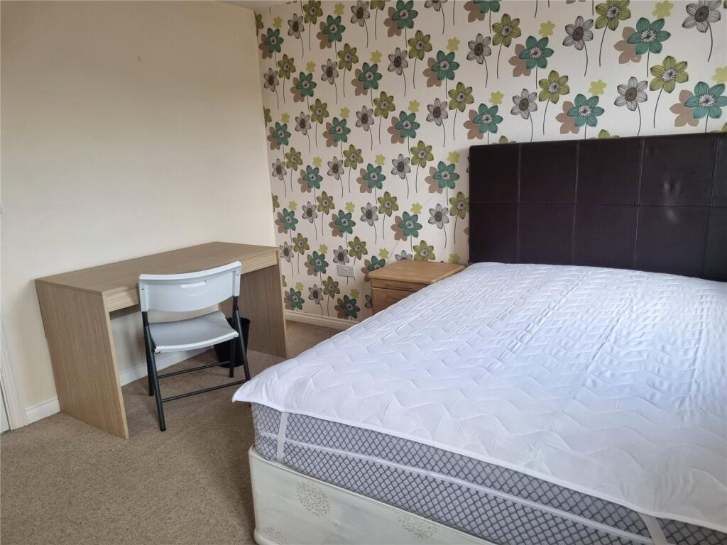 5 bedroom end of terrace house for rent
