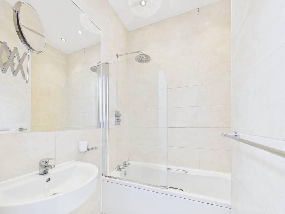 Apartment in Edinburgh, Tollcross - View 4