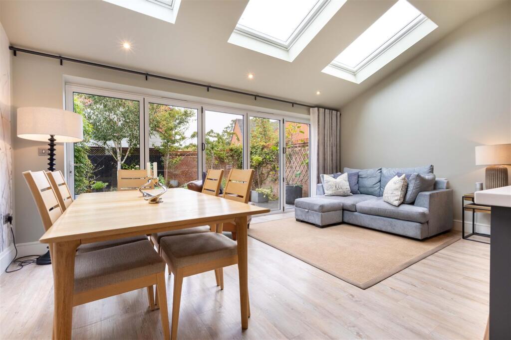 House in Solihull, Dickens Heath - View 5