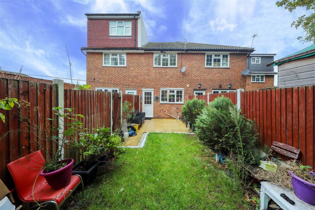 Woodhouse Close, Hayes photo 2