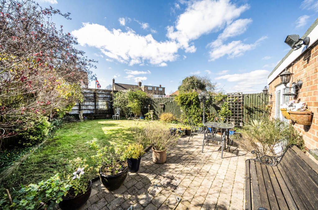 Armstrong Crescent, Cockfosters, Barnet, EN4 - View 4
