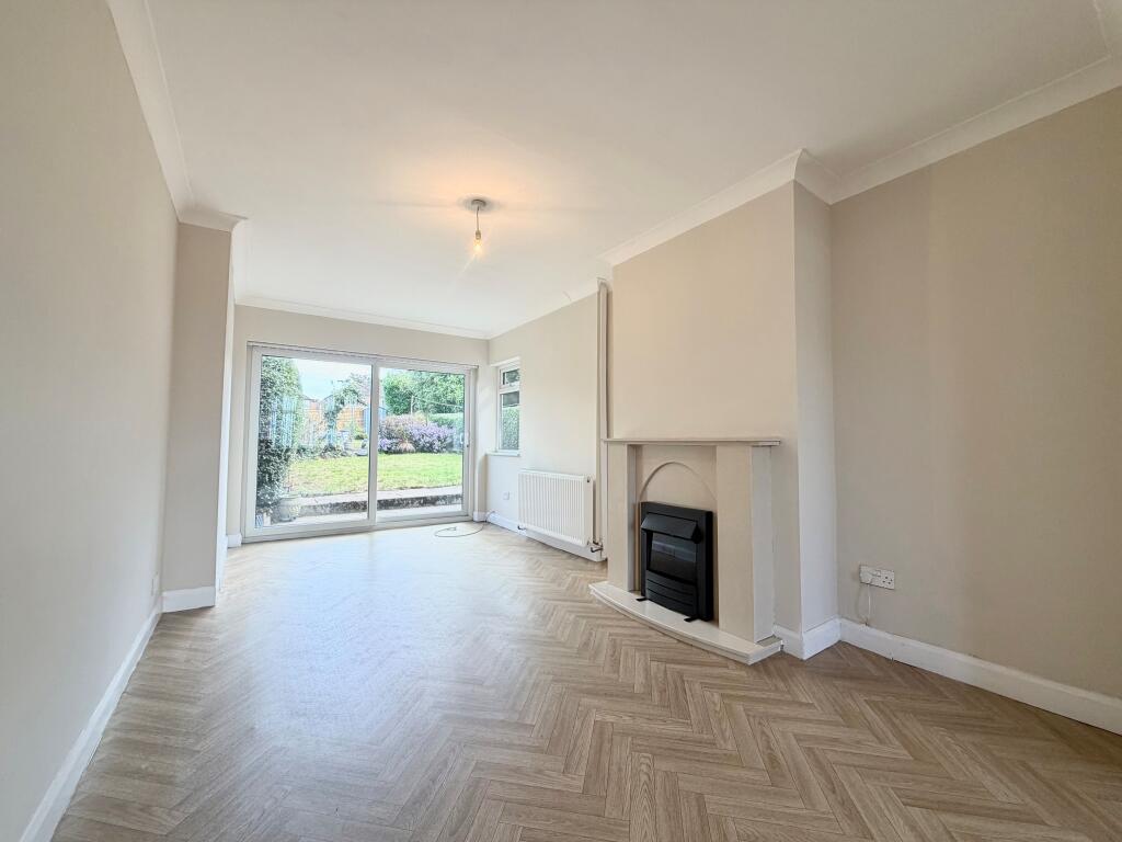 Morestead Avenue, B26 photo 2