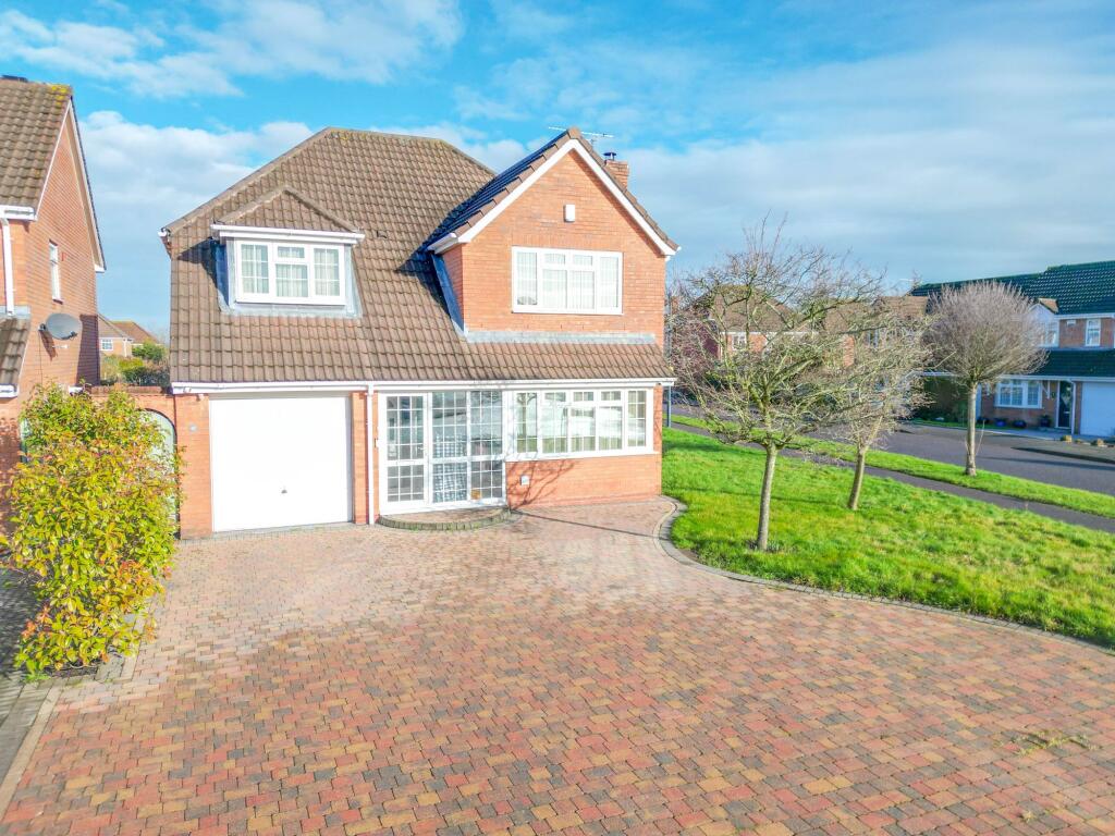 4-bed detached on Holly Walk, Nuneaton, CV11, £375,000