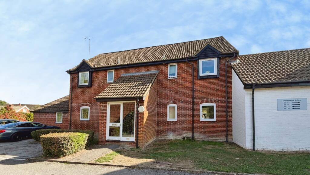 Main image of property: Eeklo Place, Newbury, RG14