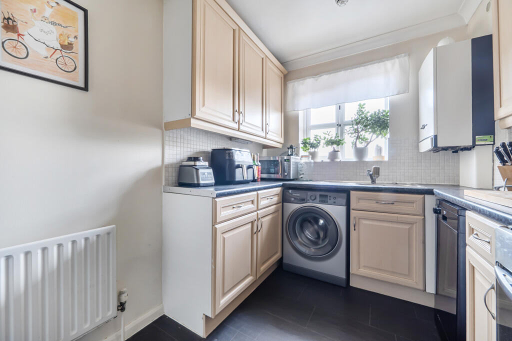 Apartment in Slough - View 3