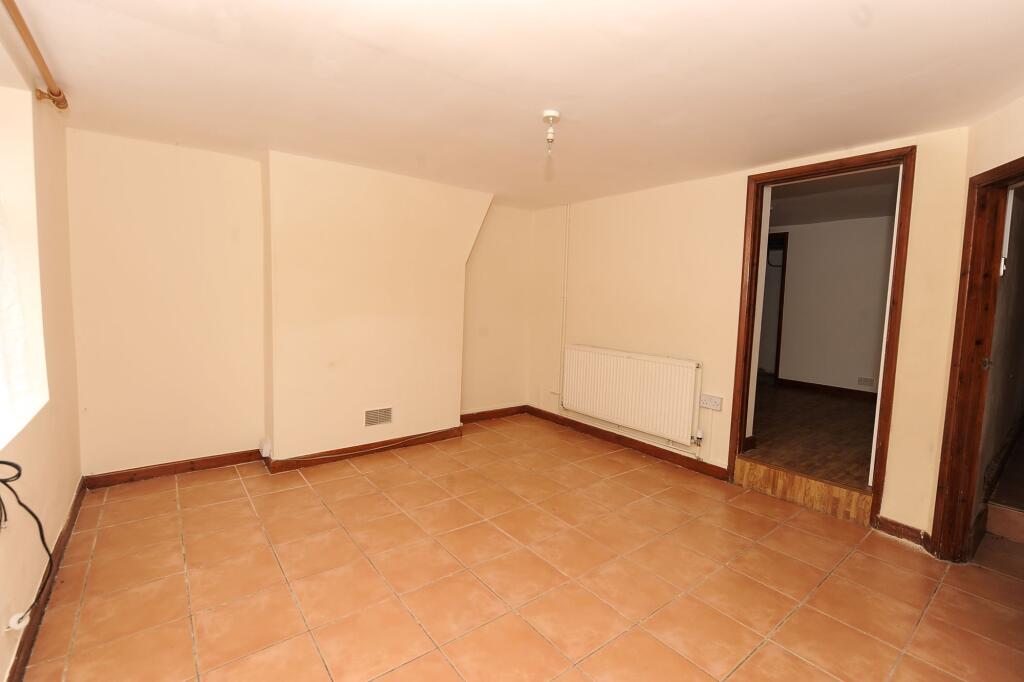Knox Road, Wellingborough, NN8 - More