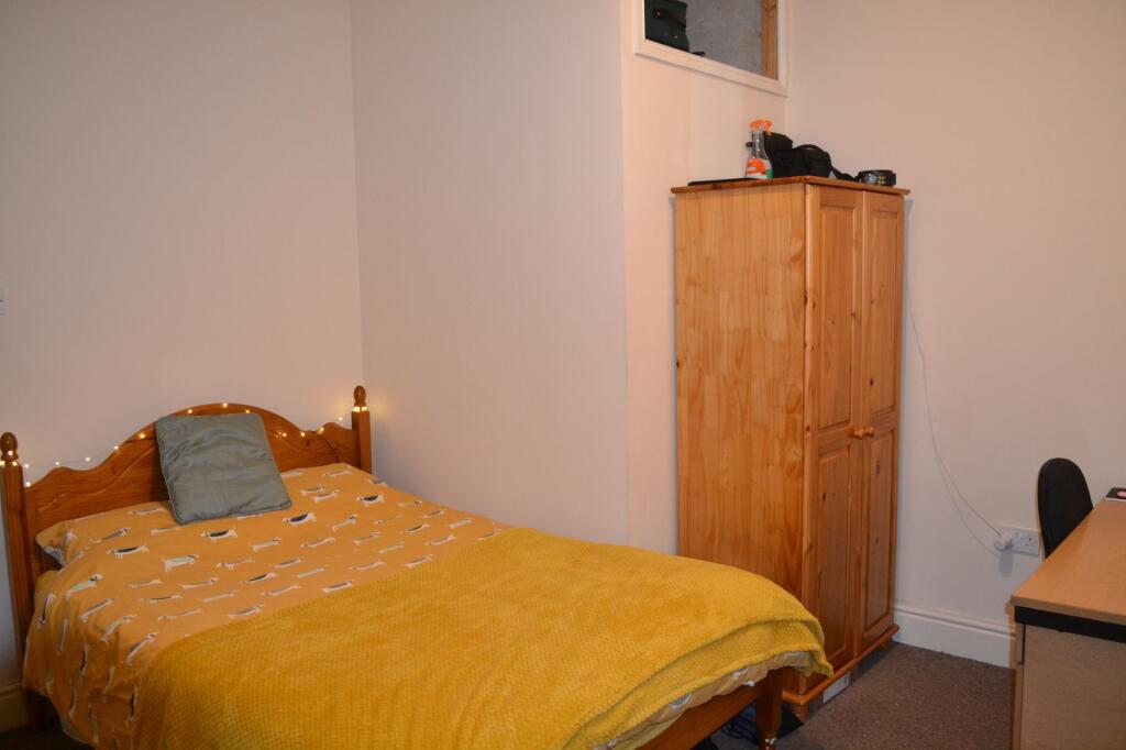 2 bedroom house share for rent