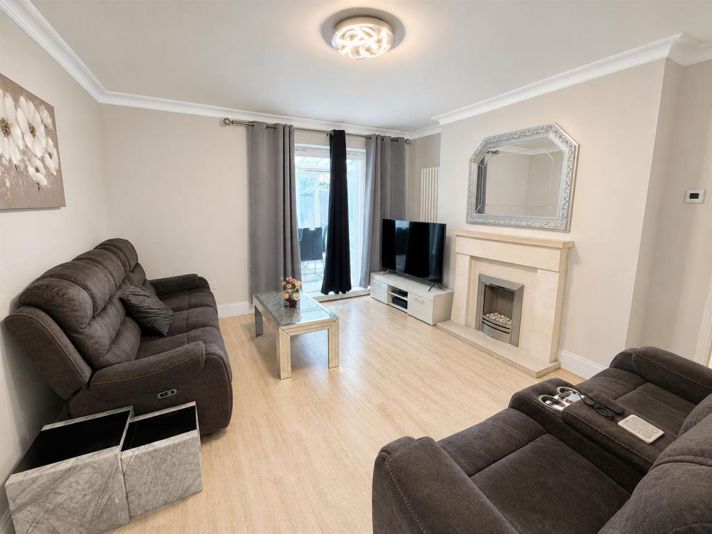 House in Manchester, New Moston - View 3