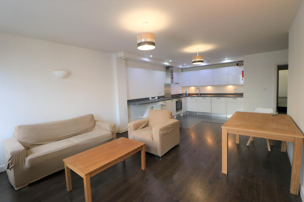 Apartment in Romford - View 5