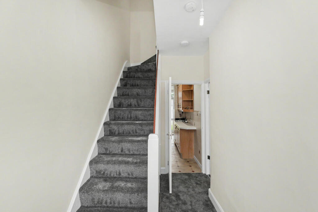 House in Enfield, Enfield Highway, Ponders End - View 4