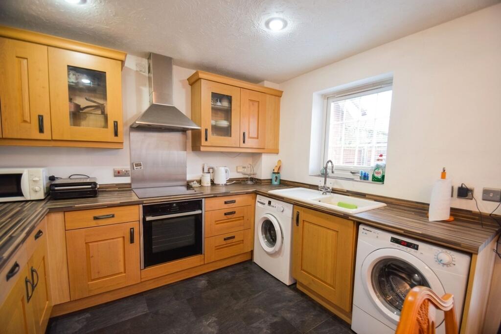 House in Stewartby, Bedford - View 4