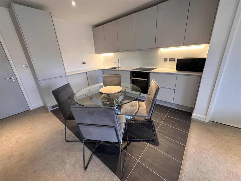 Apartment in Salford, Blackfriars, Ordsall - View 4