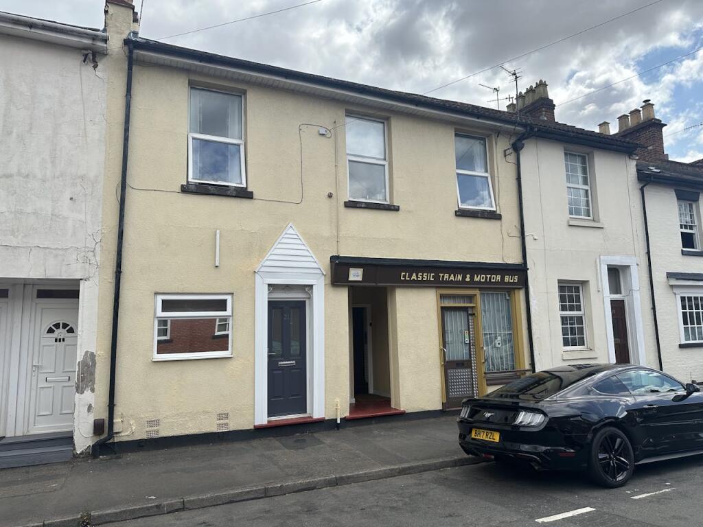 Main image of property: 21B George Street, Leamington Spa, CV31 1HA