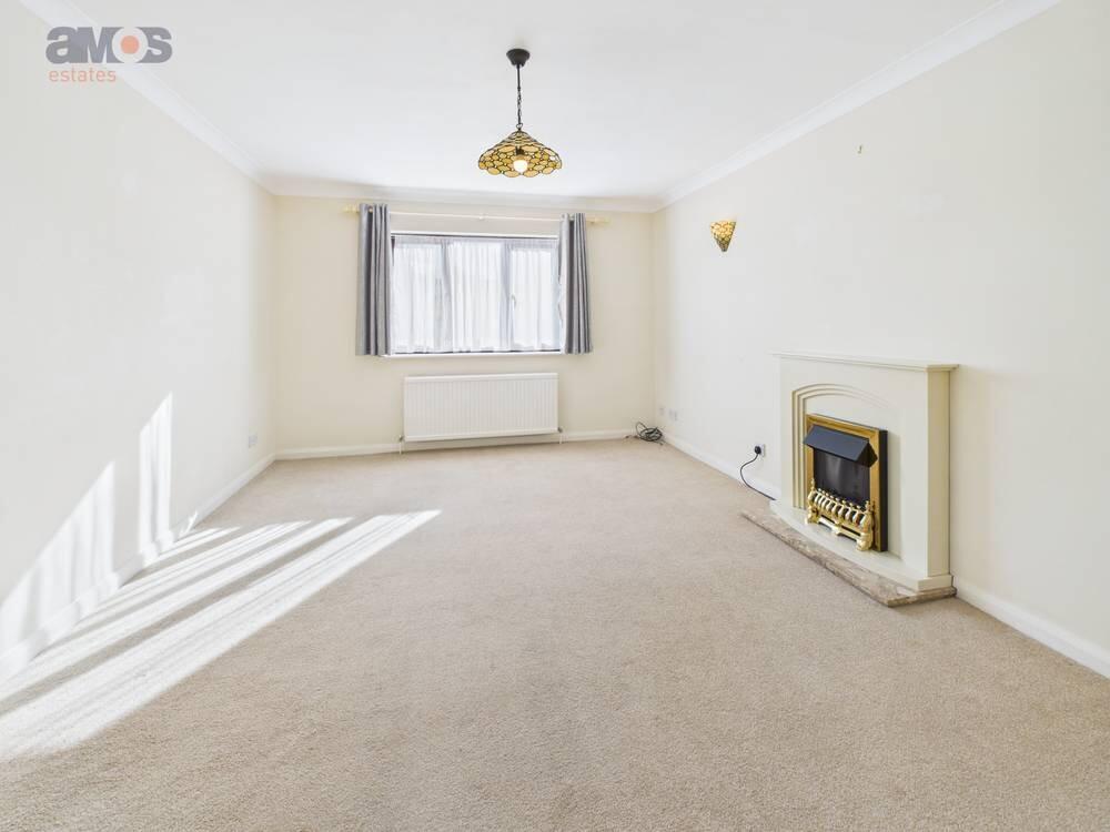 Wedgwood Way, Rochford, Essex photo 3