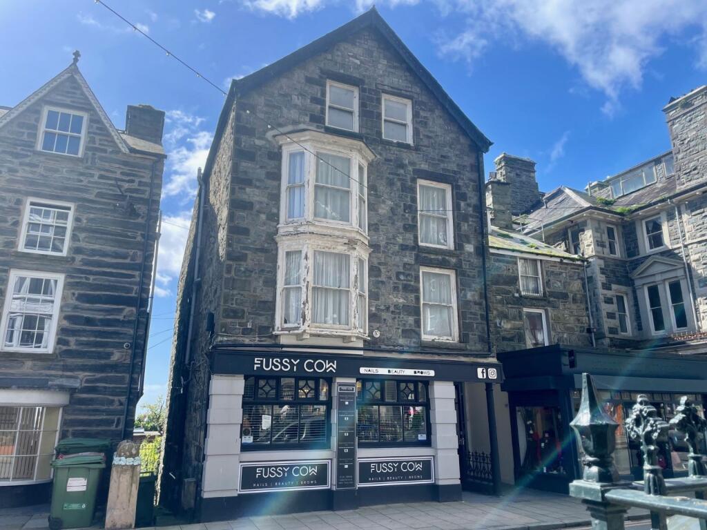 8-bed semi-detached on Marine House, Barmouth, LL42 1DS, £220,000