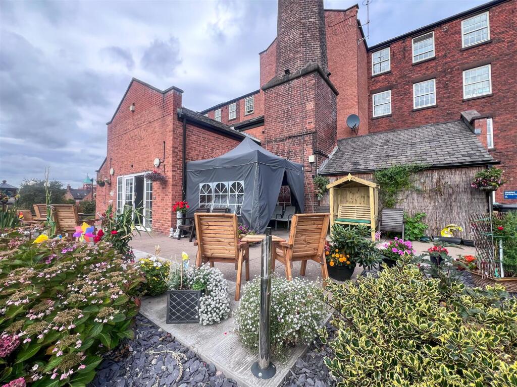 House in Stoke-on-Trent - View 2