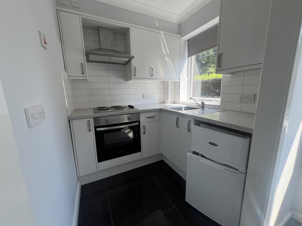Apartment in Hungerford, West Berkshire - View 2