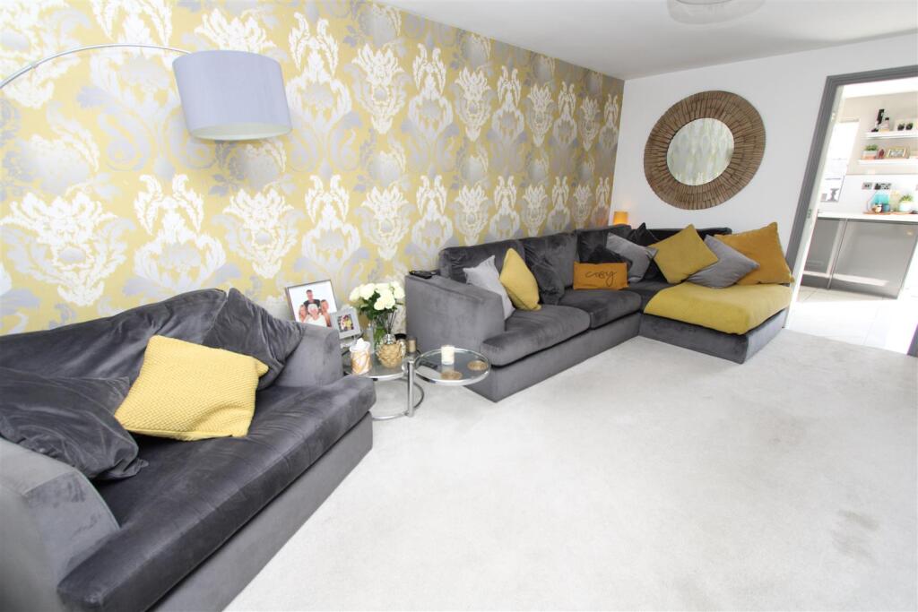 House in Bradford, West Yorkshire - View 2