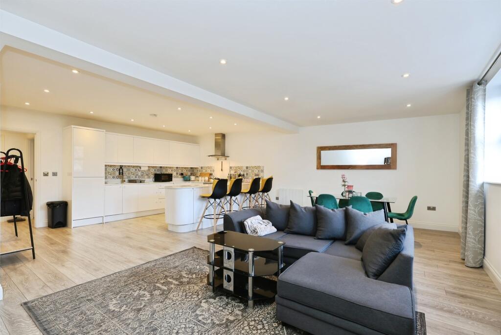 Main image of property: The Parade, Watford