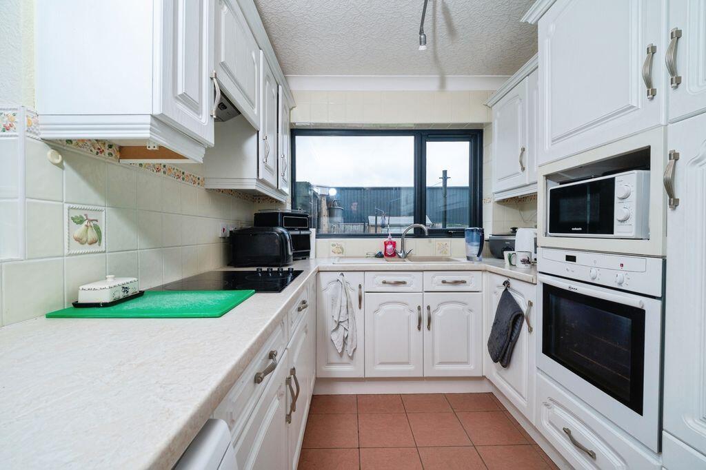 House in Immingham, North East Lincolnshire - More