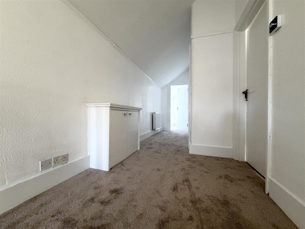 Apartment in London, Royal Borough of Kingston upon Thames - View 5