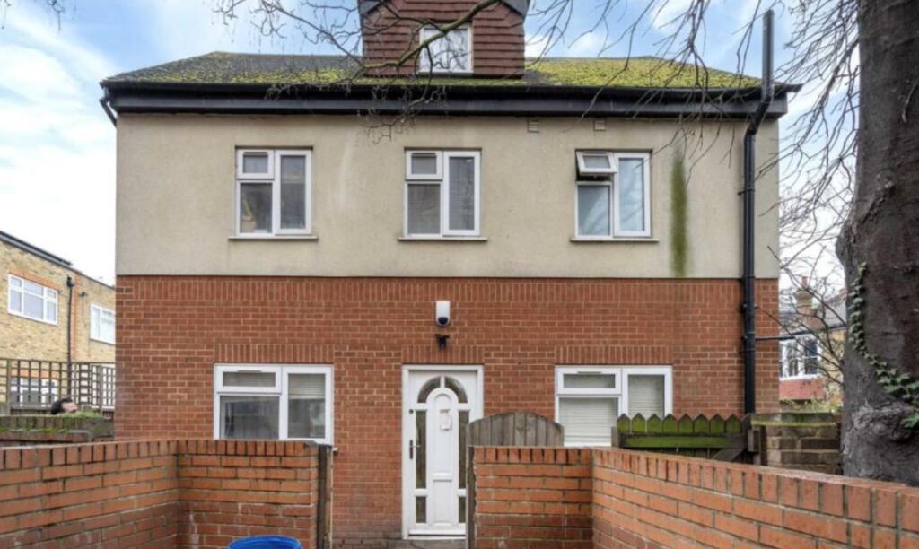 Main image of property: 2c King Edwards Gardens, London, W3 9RG