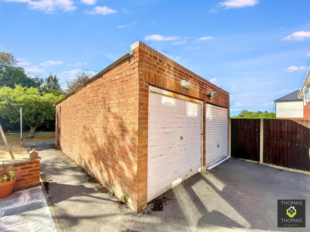 Apartment in Gloucester - View 3