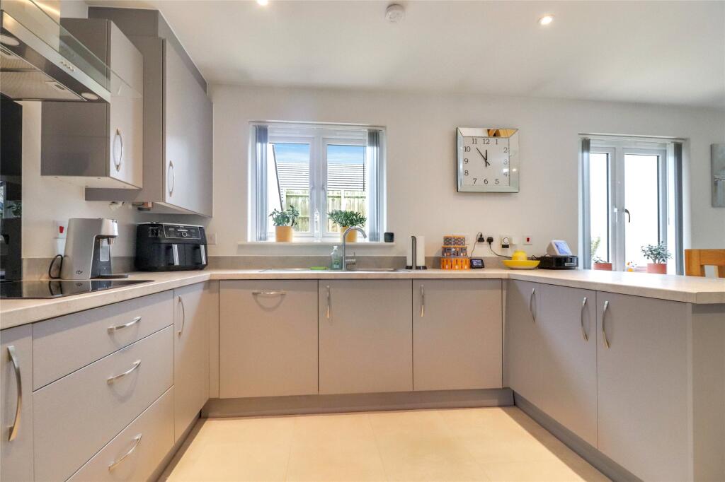 7, Tawny Close, South Molton, Devon, EX36 photo 4