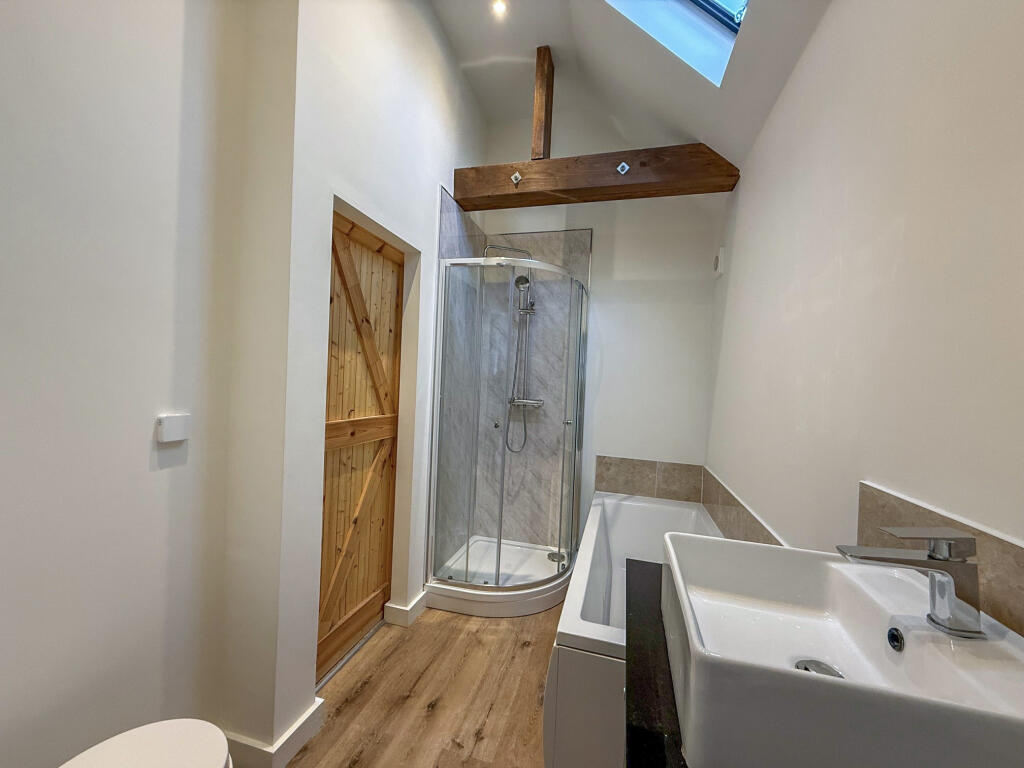 House in Rushcliffe, Flintham - More